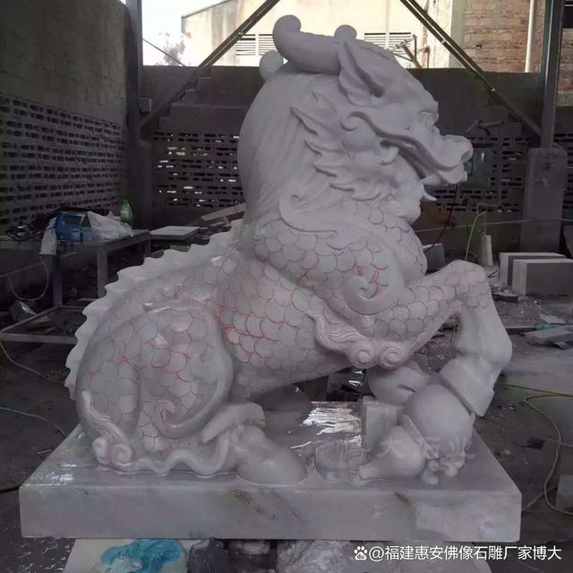 位置详解：最佳摆放点与注意事项爱游戏ayx网站石雕麒麟安放(图2)