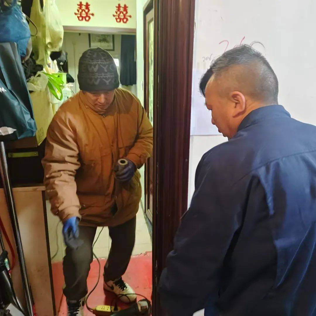 决漏水问题群策群力保障居民生活爱游戏最新立即就办 多方协调解(图2)